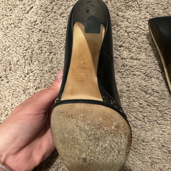 CHANEL Chain Pumps - Picture 10 of 14